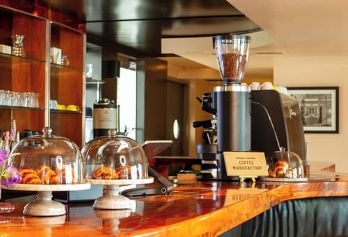 The Eden, Coffee shop