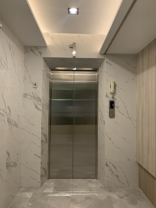 Thana Wisut Hotel, Reception