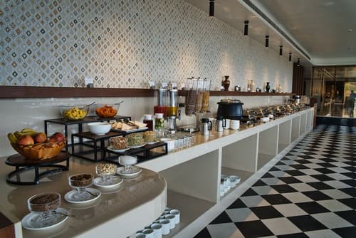 Sterling Pushkar, Breakfast buffet