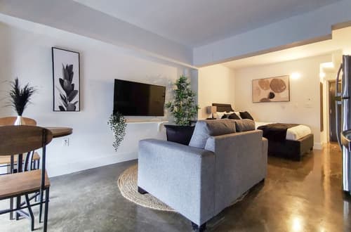 Cameo Hotel and Suites, Room