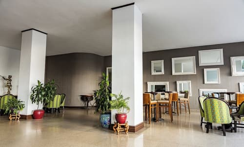 Sherry Frontenac Oceanfront Hotel, Lobby