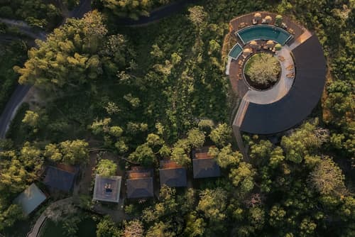 Grün Uluwatu, Primary image