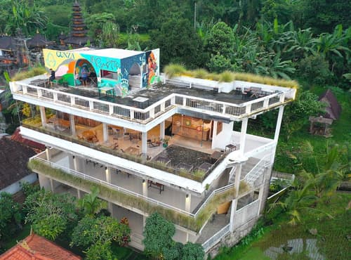 Gunza Bed and Breakfast, Front of property