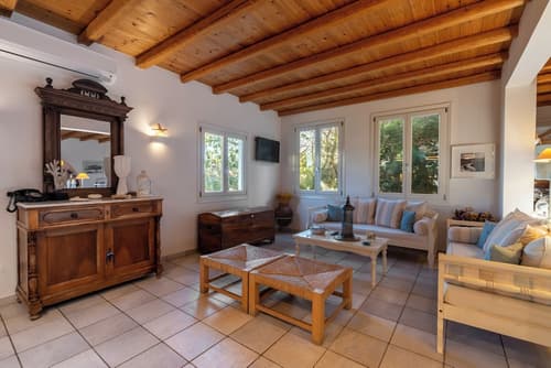 Aeolos Hotel, Reception