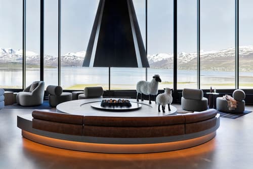 Moxy Tromso, Lobby
