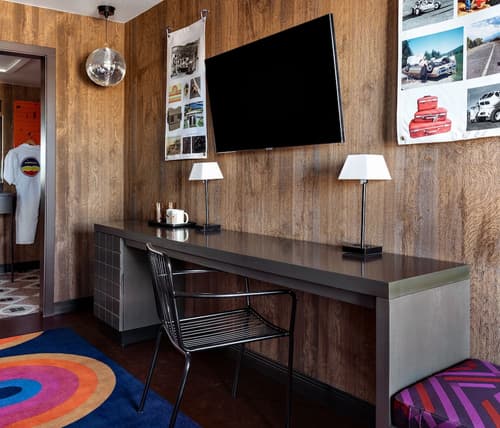 Americana Motor Hotel