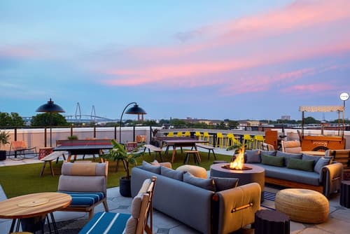 Moxy Charleston Downtown, Bar (on property)