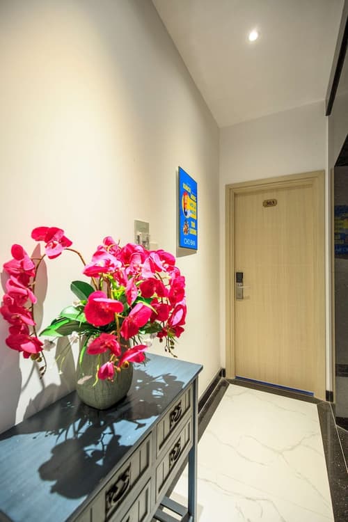 The Bok Hotel Grand World, Interior entrance