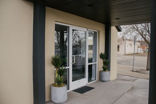 Bears Ears Inn, Front of property