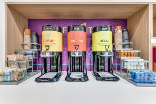 Home2 Suites by Hilton Dallas Medical District Lovefield, Food and drink