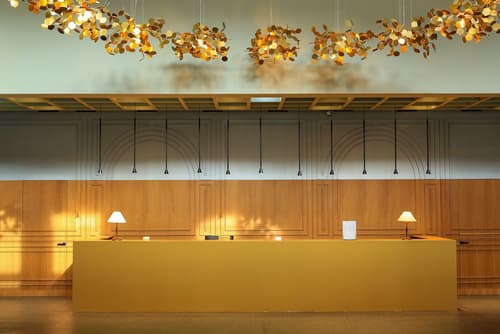 Pine Astoria Hotel, Reception