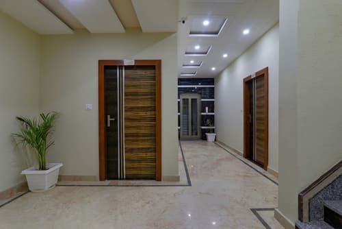 FabHotel Super 3 Premium - 800m from Kashi Vishwanath Temple, Lobby