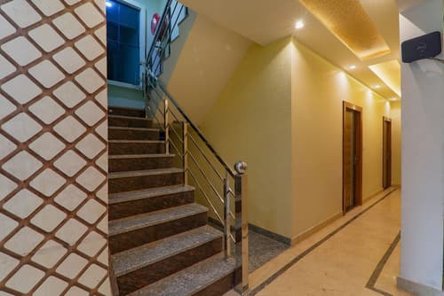 FabHotel Super 3 Premium - 800m from Kashi Vishwanath Temple, Lobby