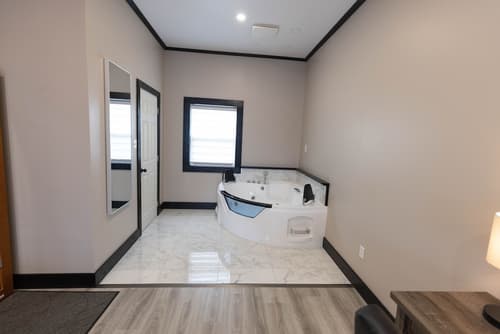 Motel 7 Inn & Suites, Room