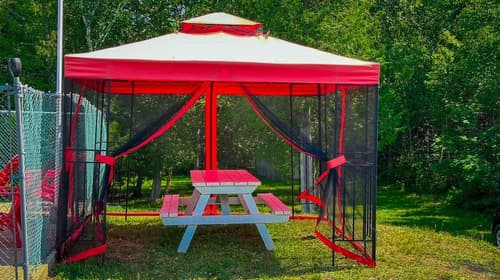 Motel 7 Inn & Suites, BBQ/picnic area