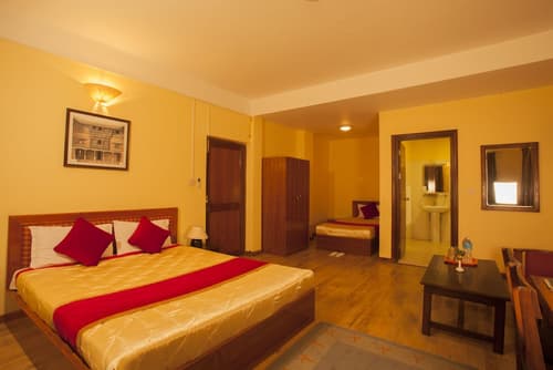 Royal Astoria Hotel, Room