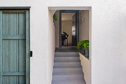 Loca Centre Suites