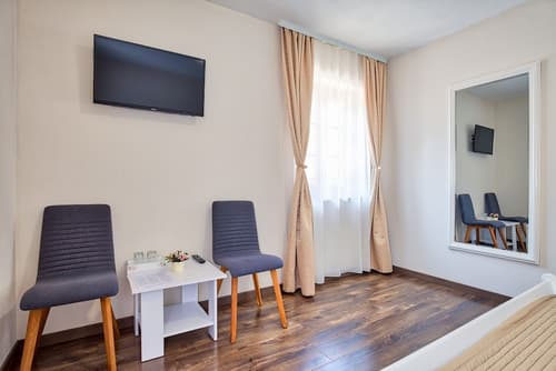 Green lakes house 2, Room