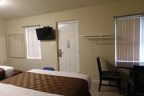 Baycities Motel, Room