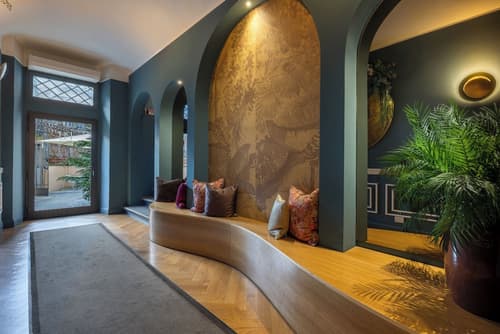 Maison Santa Croce, Interior entrance