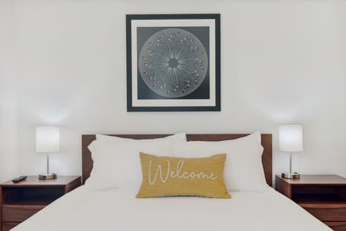 4Square Complex, Room