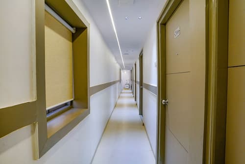 Fabexpress New Deepak, Lobby