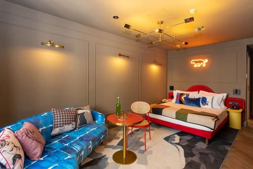 Upon Angels - Adults Only, Room