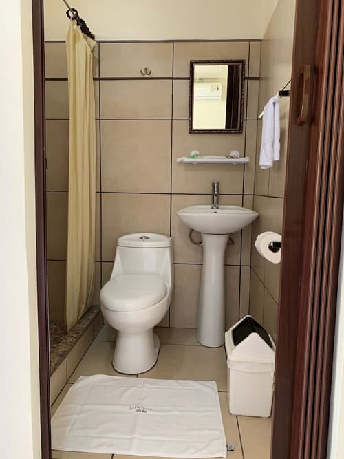 Le Petit Hotel, Bathroom