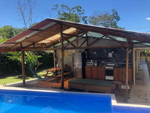 Le Petit Hotel, Exterior