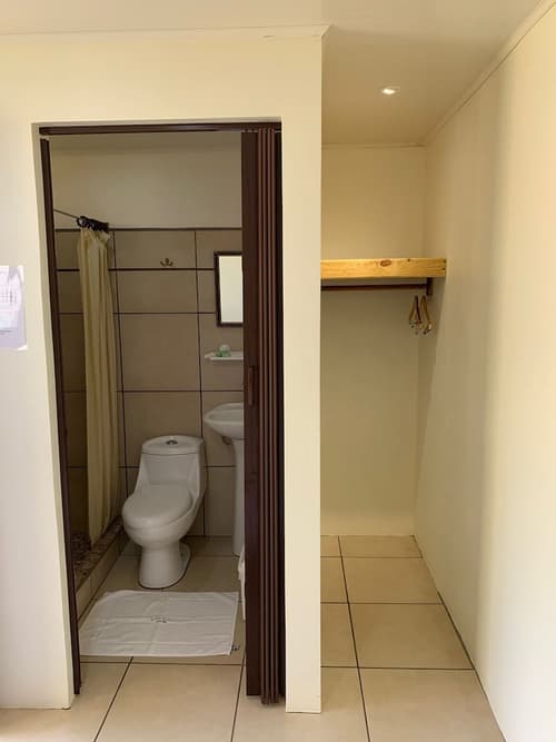 Le Petit Hotel, Bathroom