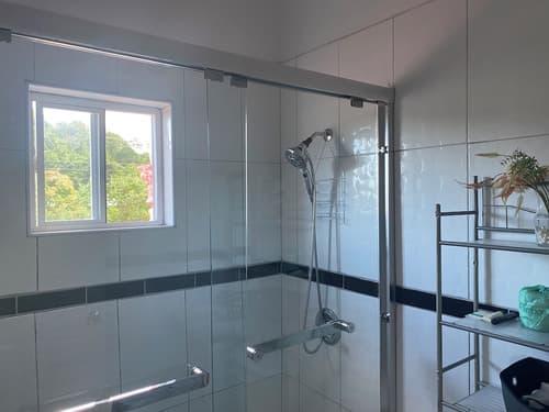 A taste of Jamaica Lavern place, Room