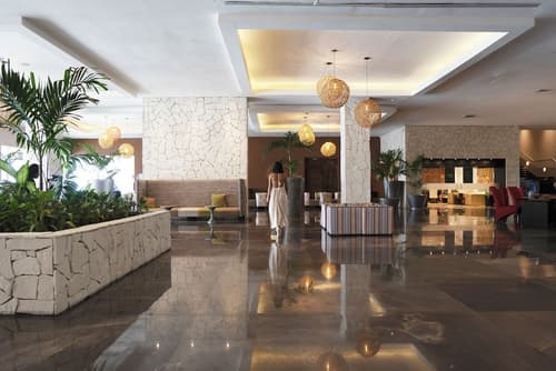 Grand Oasis Riviera, Lobby