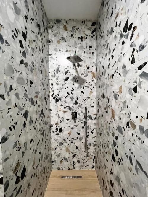 Happy Stay, Bathroom