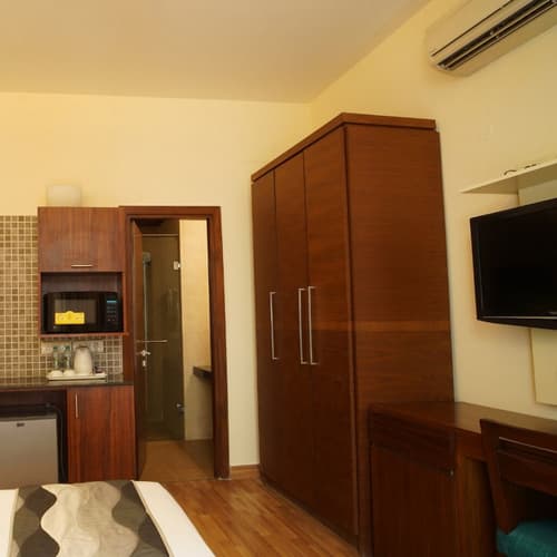 UDS Villa - Next to VFS, Walking to Connaught Place