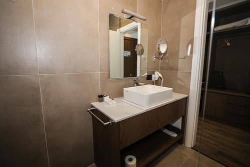 Black Diamond Hotel Dhermi, Bathroom