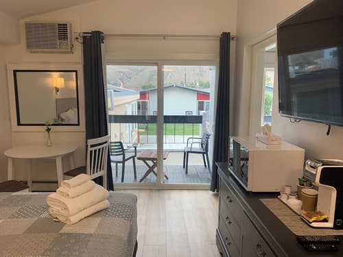 Destination Inn, Room