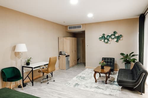 Central Palace Halal Hotel
