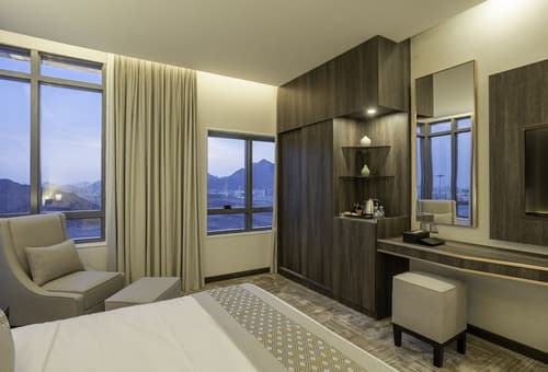 The Seasons Hotel, Room