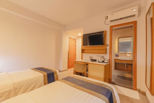 UMET Seaview Hotel Roundtrip Airport Pick up and drop off, Reception