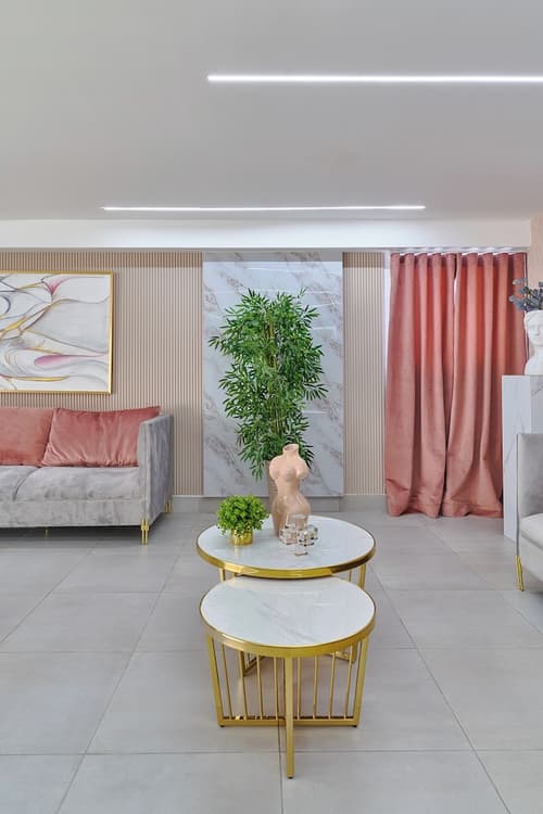 Central Suites Tower, Reception