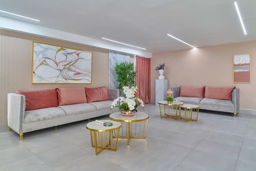 Central Suites Tower, Reception