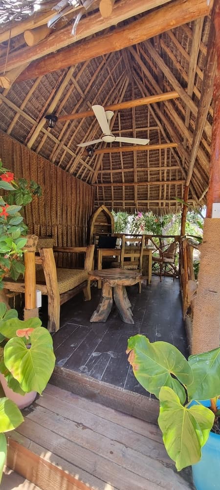 Salama & Mbuyuni Bungalows, Reception