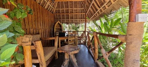 Salama & Mbuyuni Bungalows, Reception