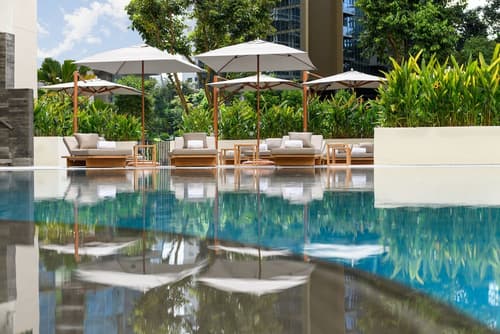 Conrad Singapore Orchard, Outdoor pool