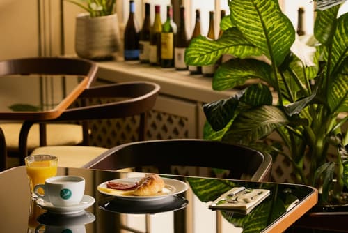 Locke Am Platz Zurich