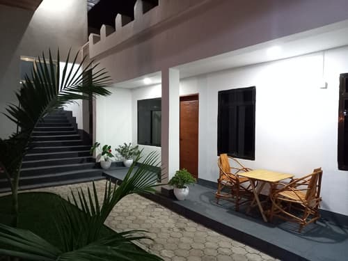 Didas Villa, Front of property