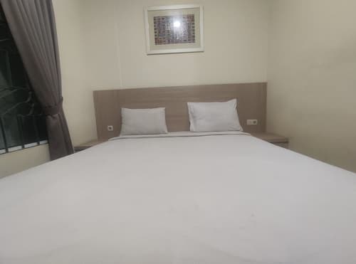 Portal Residence, Room