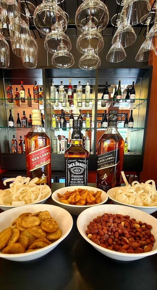 Hotel Kaachi Grand, Bar (on property)