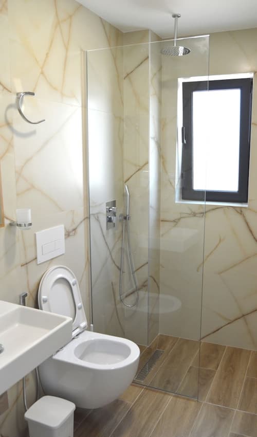 Hotel Paja, Bathroom