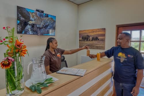 Tembo Guest Lodge, Reception